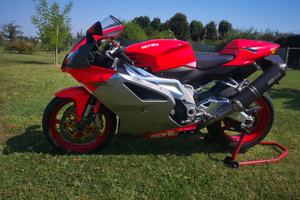 Aprilia rsv new 1000