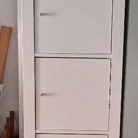 libreria IKEA con sportelli rimovibili
