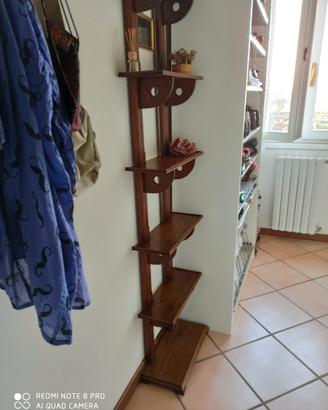 Scaffale in legno