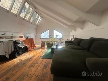 Stanza in condivisione  in loft ristrutturato 