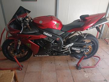 Yamaha r1