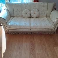 Coppia di divani di pregio – molto ampi 