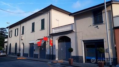 Palazzo 16 camere, box posizione strategica