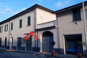 Palazzo 16 camere, box posizione strategica