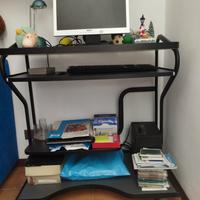 tavolo x PC e poltrona 