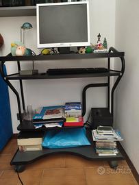 tavolo x PC e poltrona 