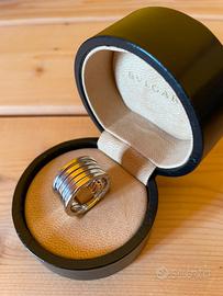 Anello Bulgari B01 in oro bianco a 5 bande
