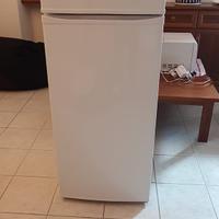 Frigorifero con freezer incluso