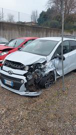 Hyundai i10 incidentata