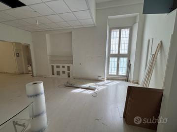 FIRENZE COVERCIANO Magazzino / ufficio