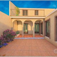 Casa campidanese con progetto approvato nel Centro