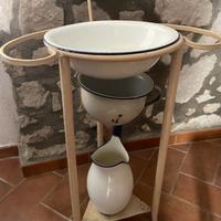 Lavabo antico con brocca