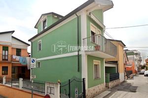 Casa Indipendente su 3 Livelli con Terrazzo, Garag