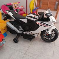 Dono giochi bimbo e bimba