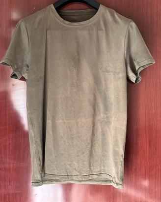 T-shirt  verde militare usata per fare soft air