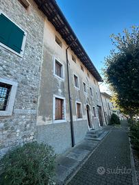 Casale con scoperto e vigna