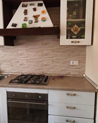 cucina 3metri noce e bianca