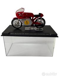 Giacomo Agostini MV Agusta 500 1967 Scala 1:24