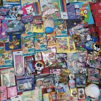 Lotto 100 pezzi giocattoli - libri da colorare -