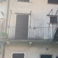 Casa indipendente in corte