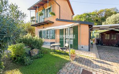 VILLETTA INDIPENDENTE SU QUATTRO LATI CON GIARDINO