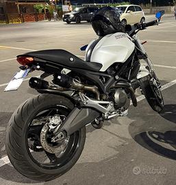 Ducati Monster 696