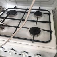 Cucina a gas 4 fuochi con forno