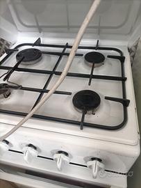 Cucina a gas 4 fuochi con forno