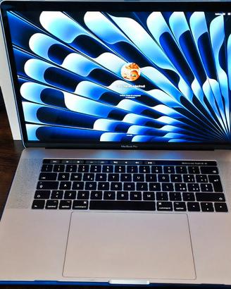 MacBook Pro 15" Retina con Touchbar  16/512gb