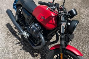 Moto guzzi v7 stone