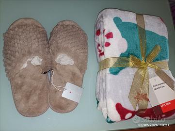 Pantofole donna c/pellicciotto +plaid gnomi NUOVI