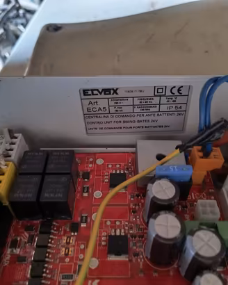 Centralina per comando cancello automatico