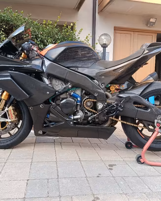 Aprilia rsv4 factory aprc