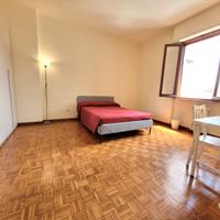 Stanza in Piazza B. Tanucci a 500E tutto incluso