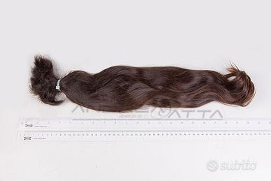 Capelli tagliati castano naturale