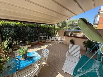 VILLETTA A SCHIERA CON BOX AUTO