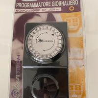 Programmatore giornaliero meccanico a segmenti
