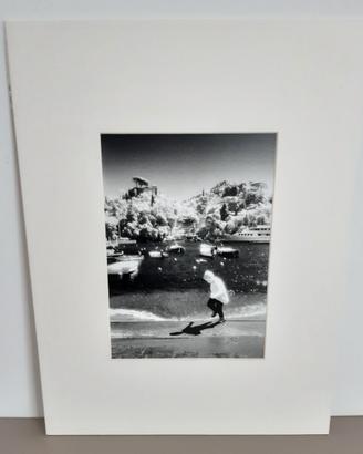 Fotografia Infrarosso Bambino Che Gioca