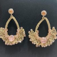 Orecchini boho chic fatti a mano con perline rosa