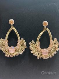 Orecchini boho chic fatti a mano con perline rosa