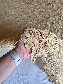 COPRILETTO D’EPOCA LAVORATO A MANO ALL’UNCINETTO