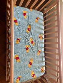 Lettino pali in legno,con materasso e cassettone