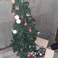 albero di Natale con addobbi