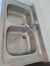 Lavello doppio con mobiletto e rubinetteri
