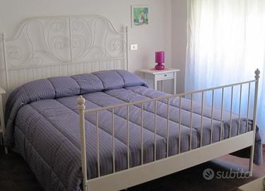 letto matrimoniale in ferro battuto bianco LEIRVIK