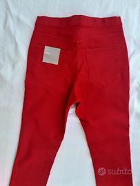 pantaloni rossi 