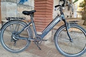 Bicicletta elettrica, velocità 30 km/h, batteria