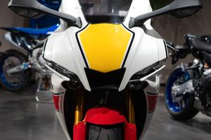 Yamaha YZF R1 60th