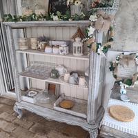 vetrina /libreria in stile provenzale