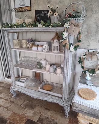 vetrina /libreria in stile provenzale